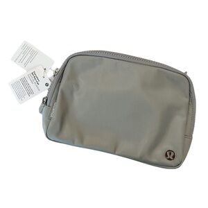 NWT Lululemon LARGE Everywhere Belt Bag in Silver Drop 2L